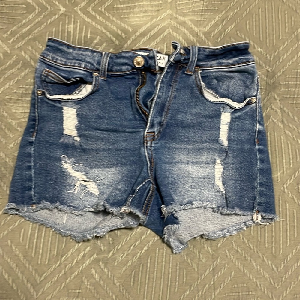 Medium, very short